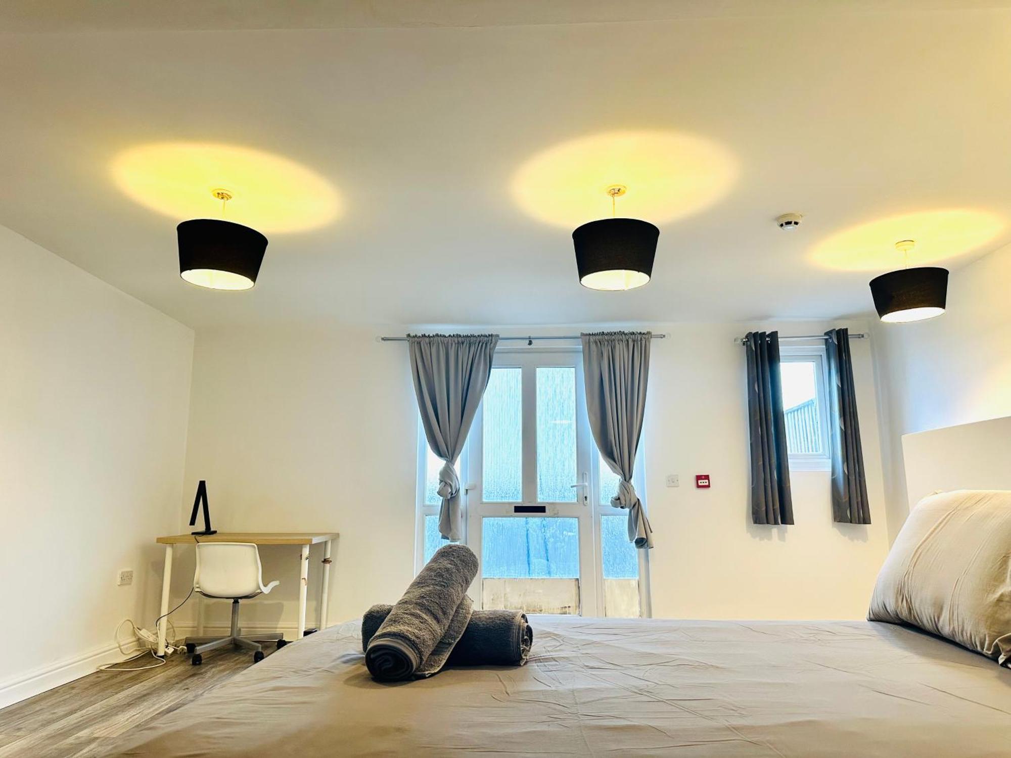 Spacious And Affordable City Center Two Beds Flat Σουόνσι Εξωτερικό φωτογραφία