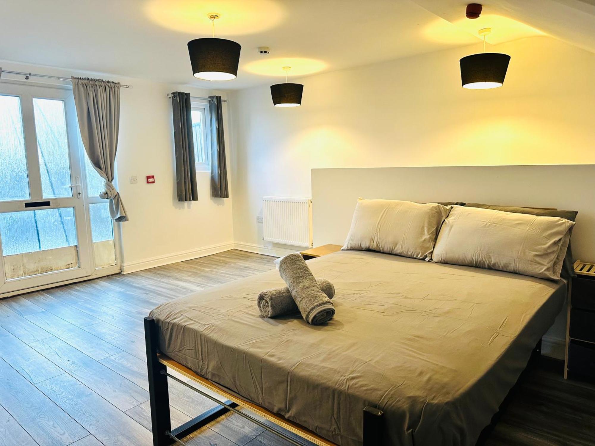 Spacious And Affordable City Center Two Beds Flat Σουόνσι Εξωτερικό φωτογραφία